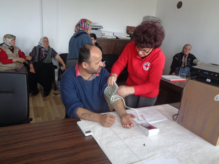 Приключи раздаването на хранителни пакети на жители на областта