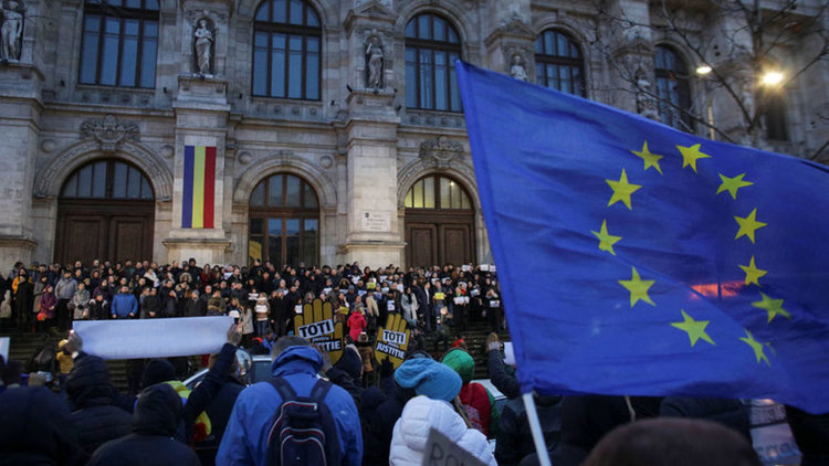 Безпрецедентен протест на прокурори и съдии започва в Румъния