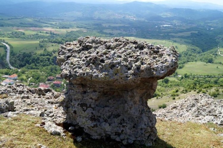 Природният феномен Гарванови скали (Кузгун кая)