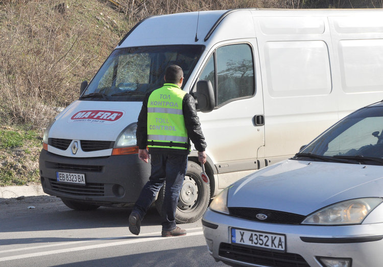 Чужденци устройват  гонки на  ТОЛ контрола