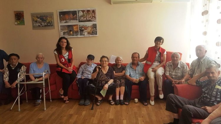 Домът за възрастни хора в Крумовград приютява изоставена от сина си в болница жена