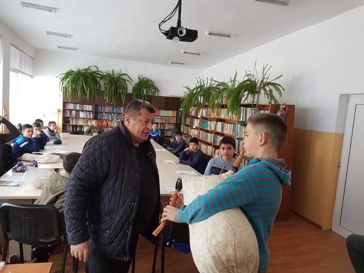 Ученици от клуб „Гайдари“ в Неделино ще учат майсторлъка от един от най-добрите музиканти Петър Янев