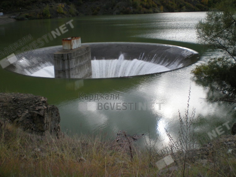 Риболовът в язовир „Боровица” забранен за три години