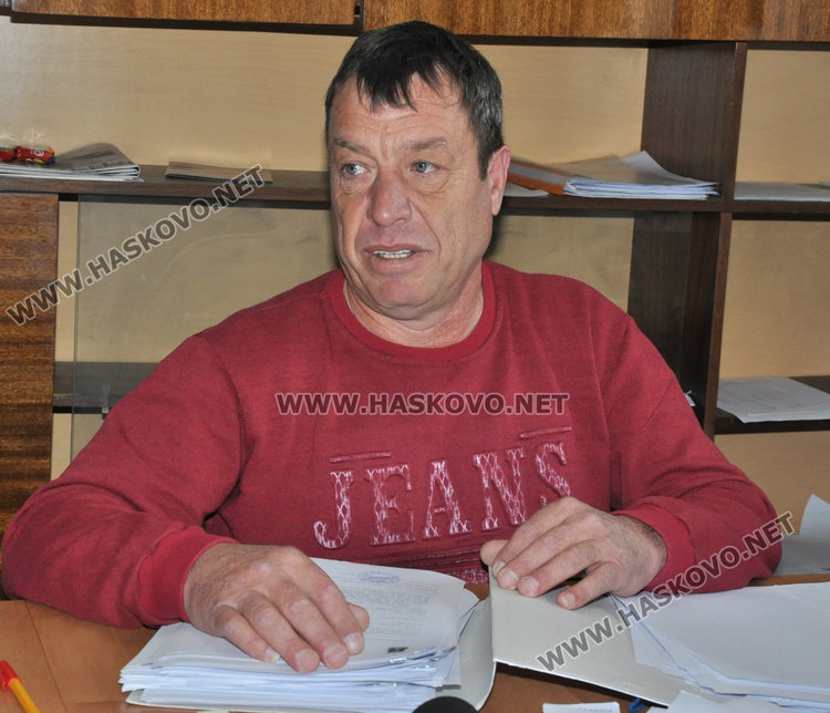 Блокираха пътя за "Маказа", в Конуш искат асфалт на улиците и вода