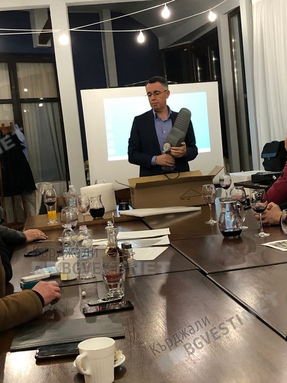 Кметът Хасан Азис показа новите лампи пред ротарианците , монтирането им в Кърджали започва до две седмици