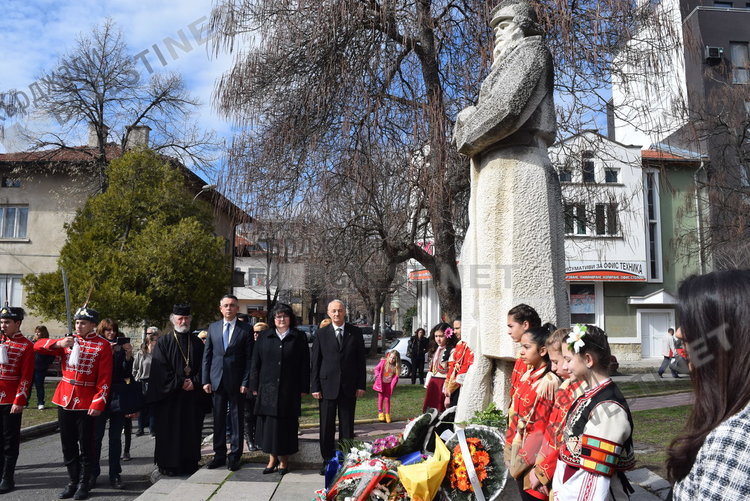 Канят кърджалийци на 3 март на тържество в Градската градина