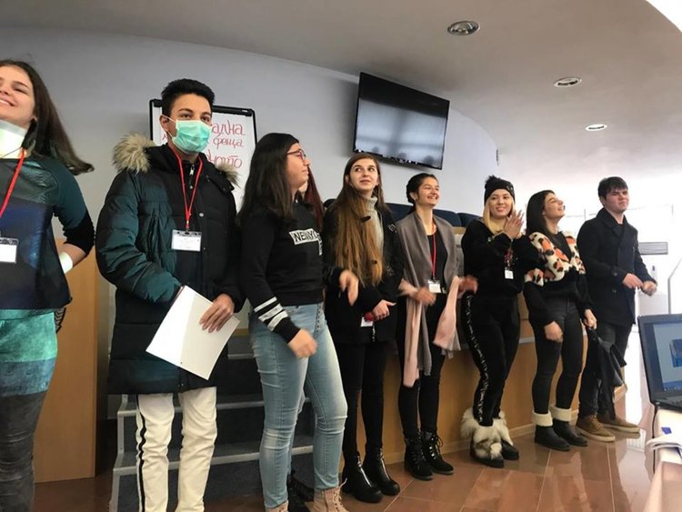 Тийнейджъри от цяла България дискутираха "Модерното и опасното днес" в Димитровград