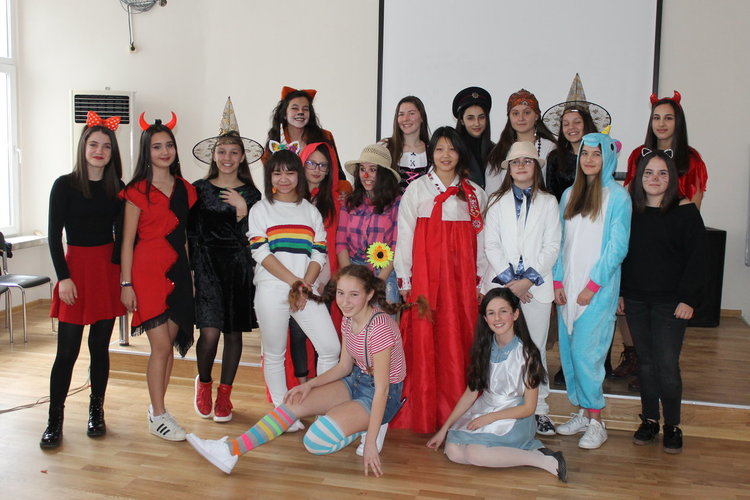 Езиковата отново откри петия сезон в годината 