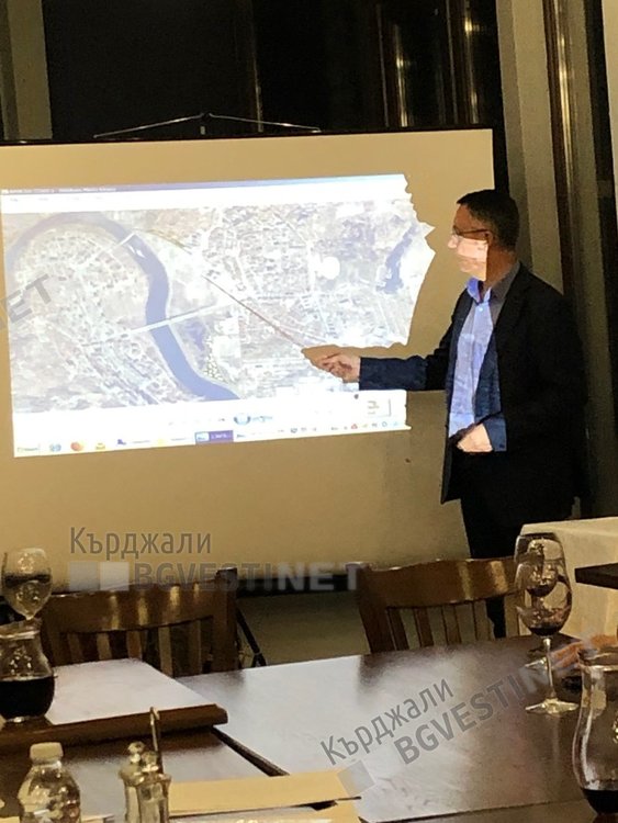 Кметът Хасан Азис показа новите лампи пред ротарианците , монтирането им в Кърджали започва до две седмици