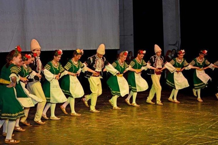 Надиграване с хора организират танцови клубове за 3 март в Смолян