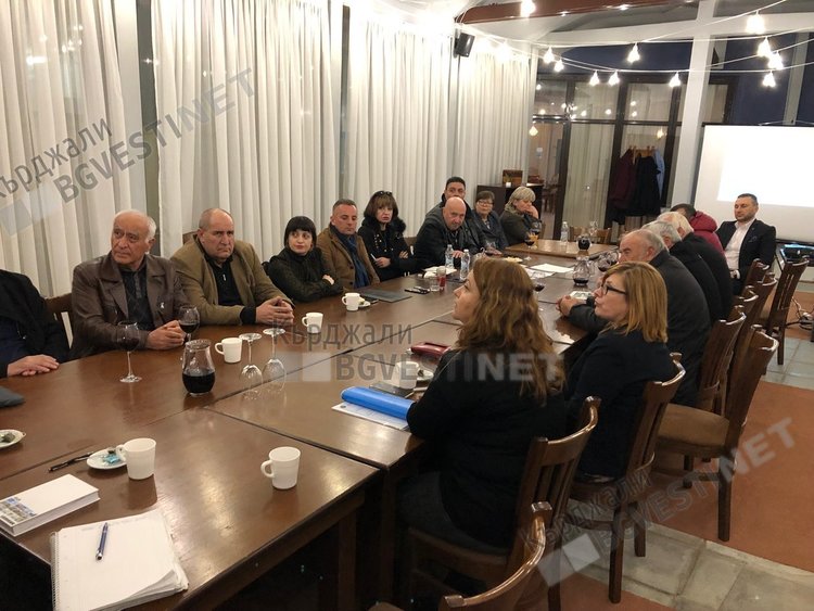 Кметът Хасан Азис показа новите лампи пред ротарианците , монтирането им в Кърджали започва до две седмици