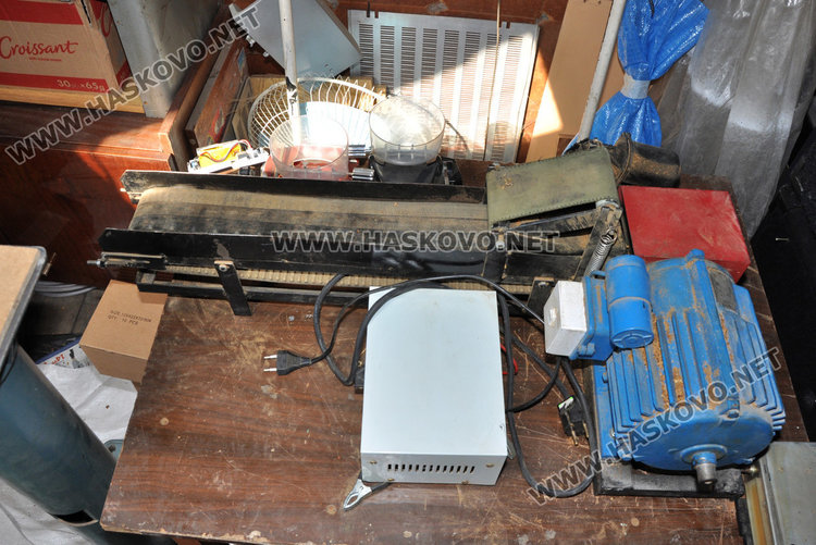 Разбиха работилница за нелегални цигари в центъра на Хасково /обновена/
