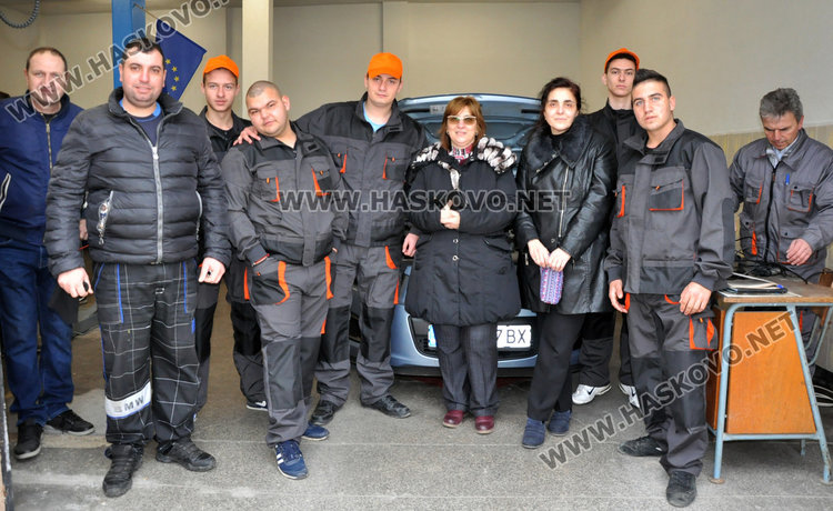 Бъдещите диагностици и автомонтьори в надпревара за Националното състезание