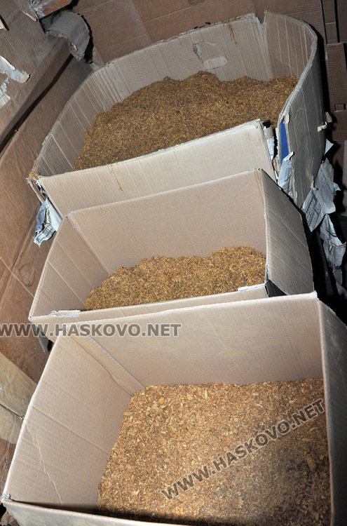 Разбиха работилница за нелегални цигари в центъра на Хасково /обновена/