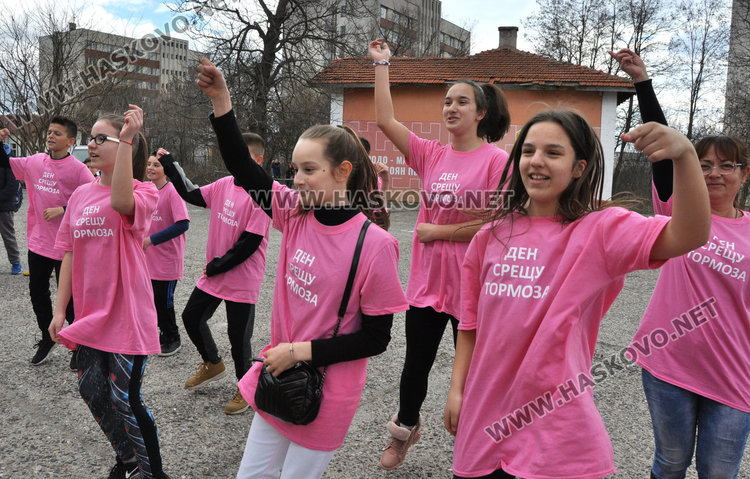 Хасково в розово съпричастен  срещу насилието в училище
