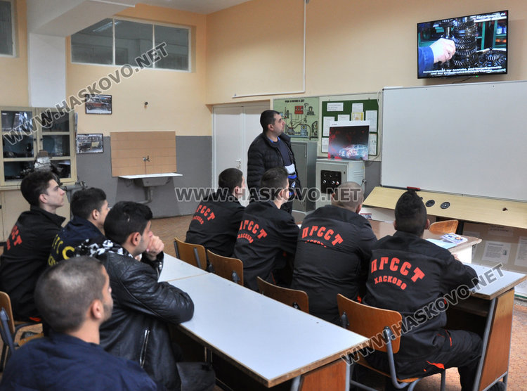 Бъдещите диагностици и автомонтьори в надпревара за Националното състезание