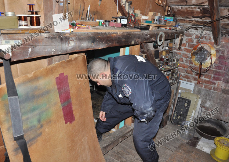 Разбиха работилница за нелегални цигари в центъра на Хасково /обновена/