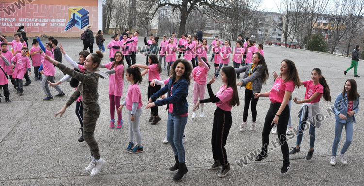 Хасково в розово съпричастен  срещу насилието в училище