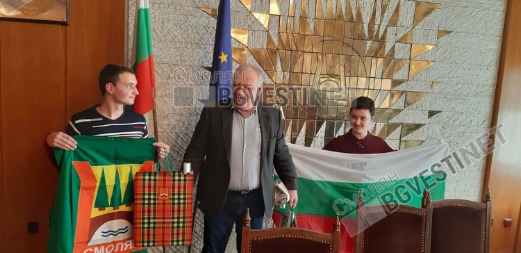 Официално изпратиха Николай и Харис от Смолян за игрите Спешъл Олимпикс