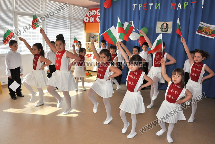 В "Смирненски" и "Усмивка" отбелязаха в аванс Освобождението на България