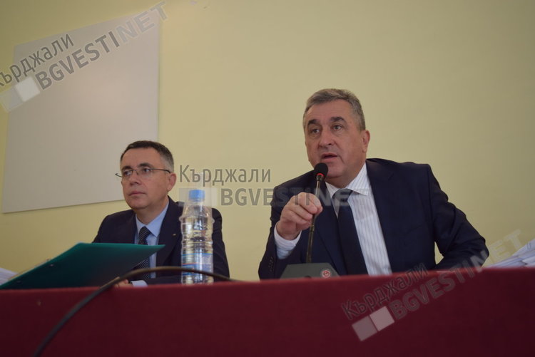  Общинският съвет почете с едноминутно мълчание паметта на Тодор Момчилов