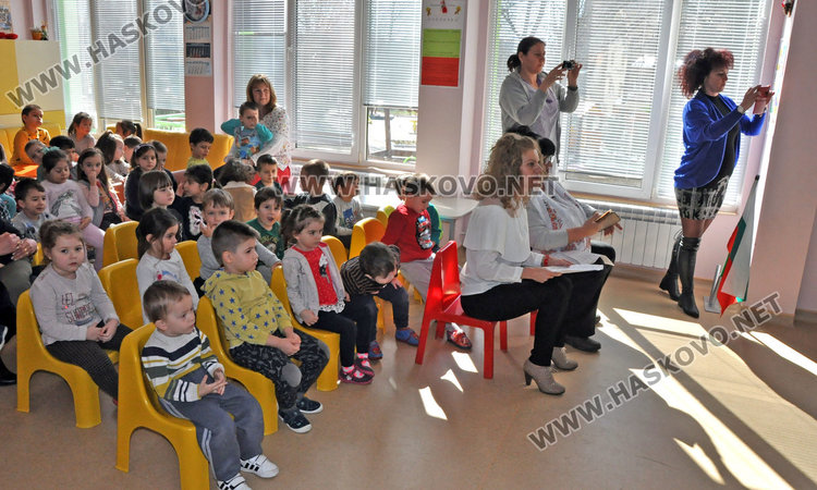 В "Смирненски" и "Усмивка" отбелязаха в аванс Освобождението на България