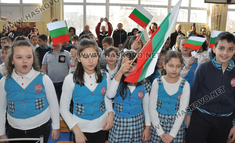 В "Смирненски" и "Усмивка" отбелязаха в аванс Освобождението на България