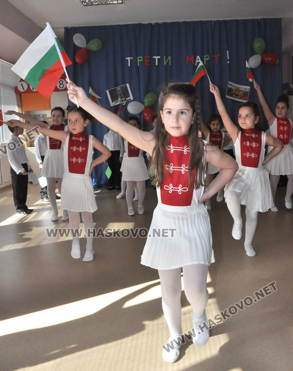 В "Смирненски" и "Усмивка" отбелязаха в аванс Освобождението на България
