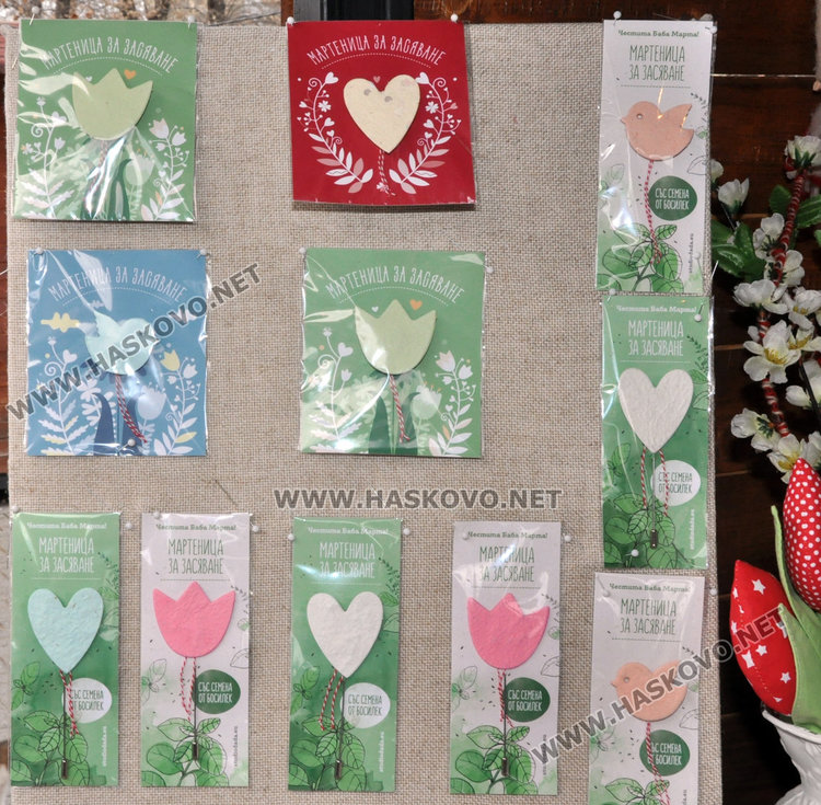 Мартеници за засяване са хит на базара в Хасково