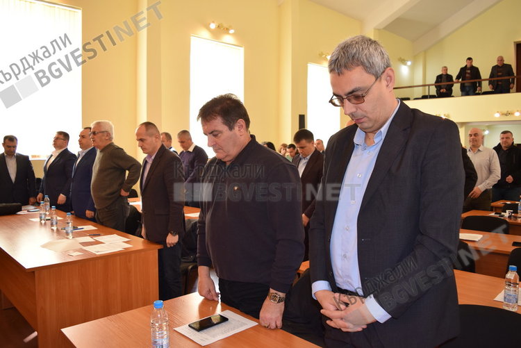  Общинският съвет почете с едноминутно мълчание паметта на Тодор Момчилов