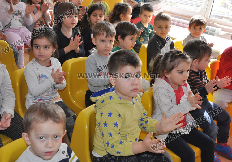 В "Смирненски" и "Усмивка" отбелязаха в аванс Освобождението на България