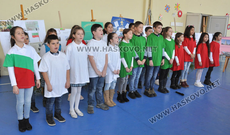 В "Смирненски" и "Усмивка" отбелязаха в аванс Освобождението на България