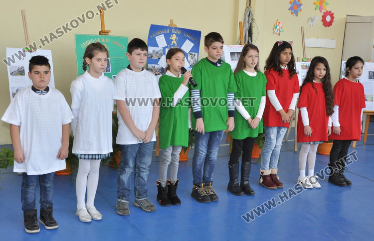 В "Смирненски" и "Усмивка" отбелязаха в аванс Освобождението на България