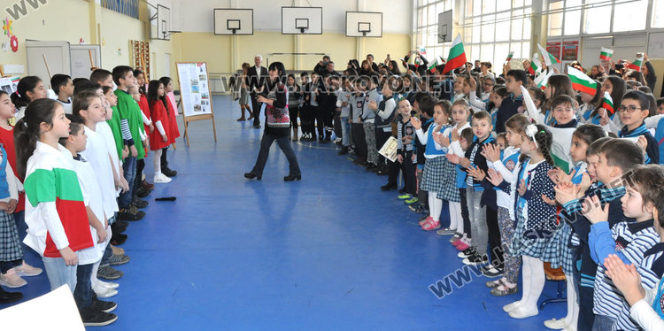 В "Смирненски" и "Усмивка" отбелязаха в аванс Освобождението на България