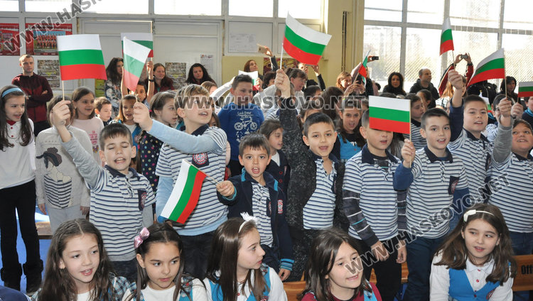 В "Смирненски" и "Усмивка" отбелязаха в аванс Освобождението на България