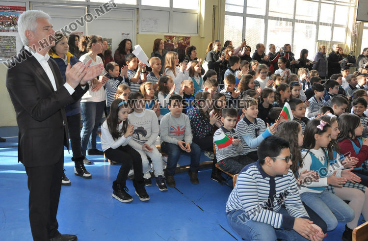 В "Смирненски" и "Усмивка" отбелязаха в аванс Освобождението на България