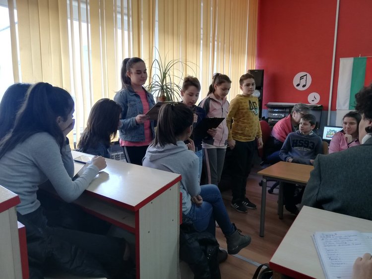 Състезание по родолюбие организираха Славейковци в навечерието на Трети март