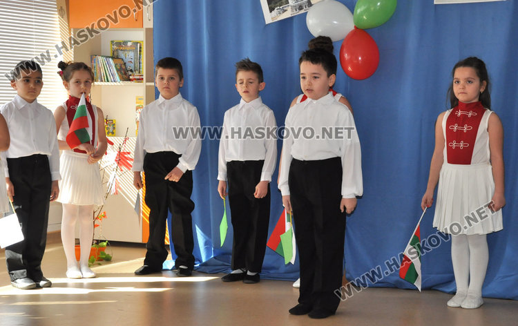 В "Смирненски" и "Усмивка" отбелязаха в аванс Освобождението на България