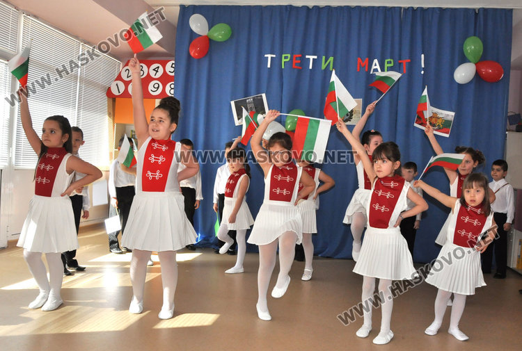 В "Смирненски" и "Усмивка" отбелязаха в аванс Освобождението на България