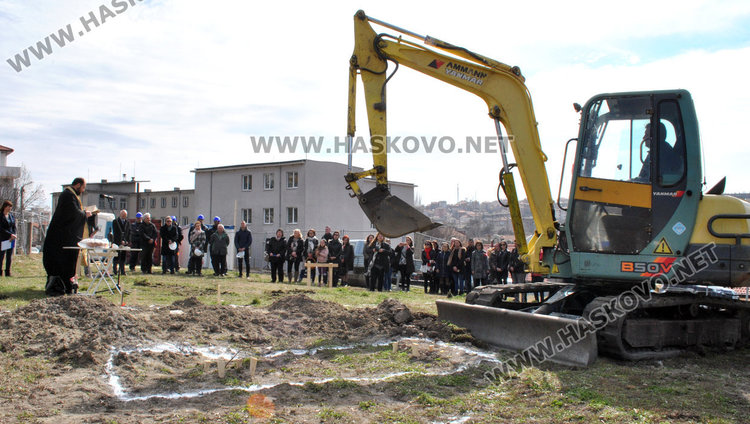 Започна строителството на Нов дневен център за деца с увреждания и семействата им