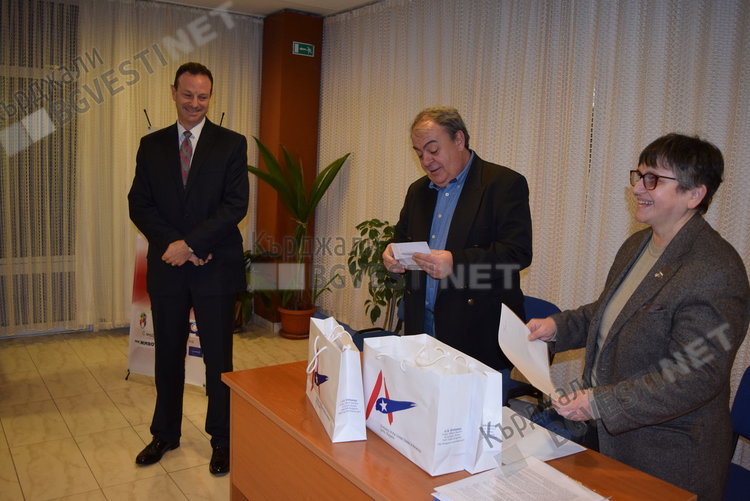 За 9-ти пореден път раздадоха Оскарите за превод в рамките на Месеца на Америка в Кърджали