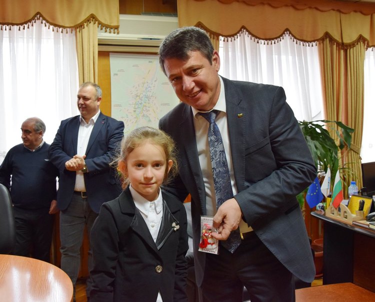 Закичиха с мартеници кмета на Ардино и неговия екип