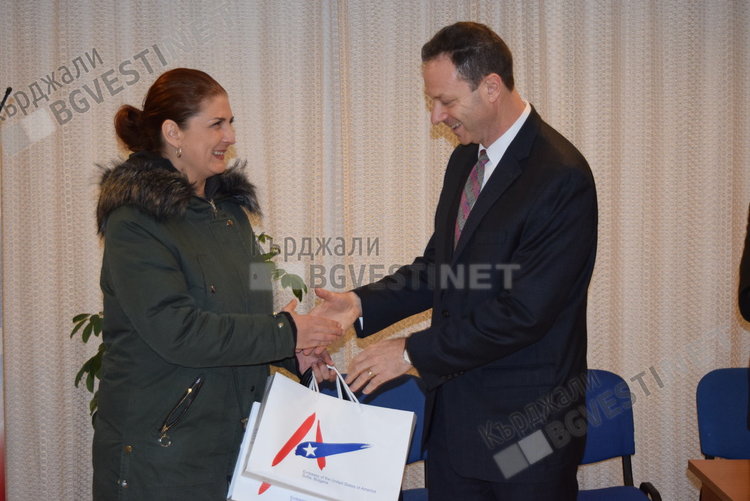 За 9-ти пореден път раздадоха Оскарите за превод в рамките на Месеца на Америка в Кърджали