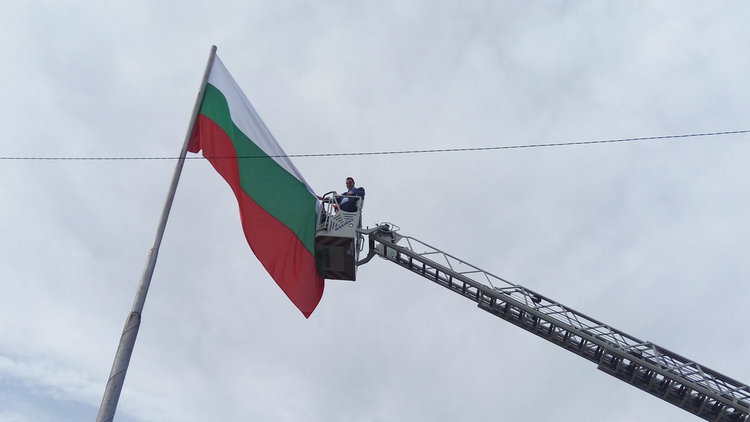 Никола Чанев лично подмени трибагрениците на входовете на Кърджали за Трети март