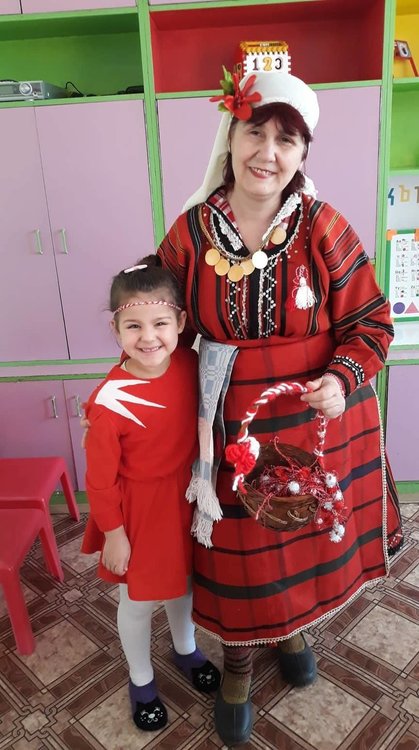 Баба Марта зарадва Меричлери