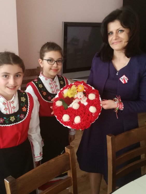 Йовковци  с първомартенски поздрав в Областна администрация