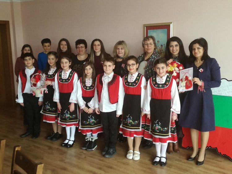 Йовковци  с първомартенски поздрав в Областна администрация