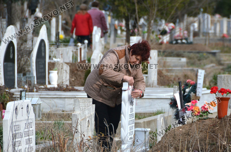 Хасковлии почетоха мъртвите на Задушница
