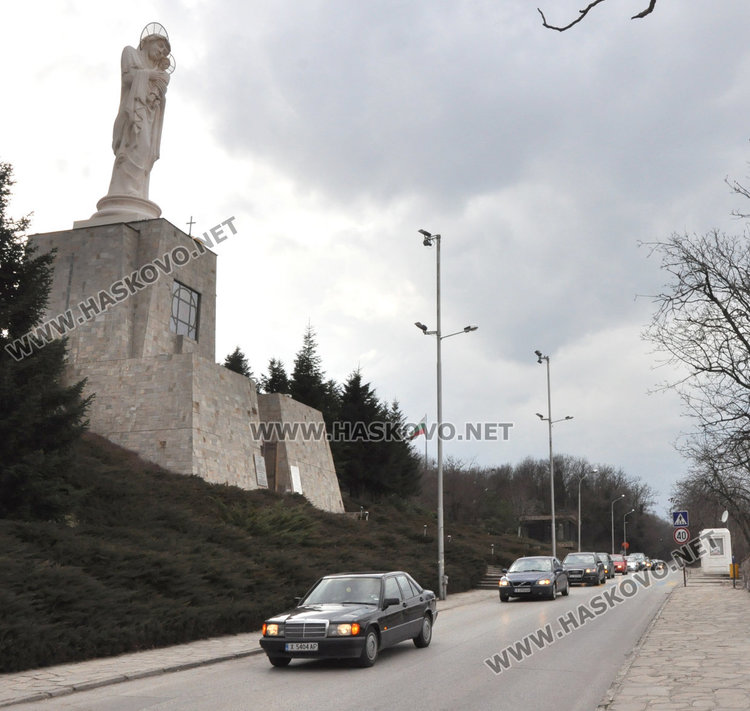 Протестното автошествие потегли с полицейски протоколи за предупреждение