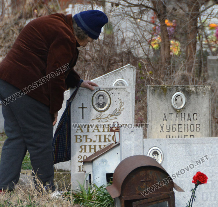 Хасковлии почетоха мъртвите на Задушница